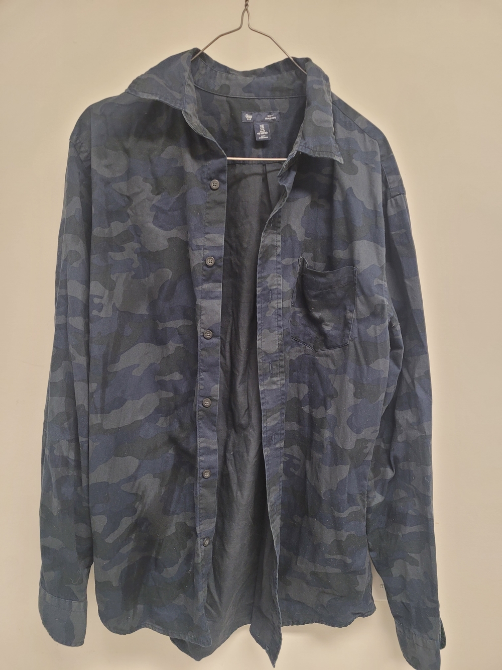 Gap Men's Navy Blue Camo Button-Up Shirt